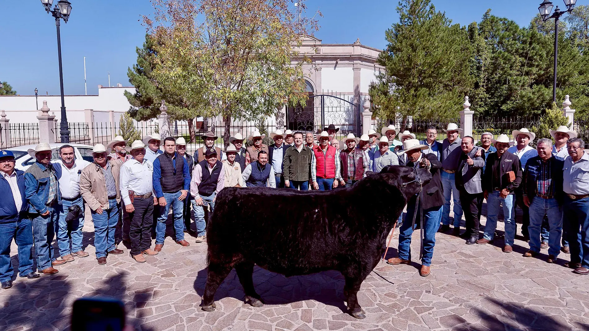 Durango es referente en ganado de primera calidad_ reconoce Esteban a productores que triunfaron en Expo Ganadera Chihuahua (1)